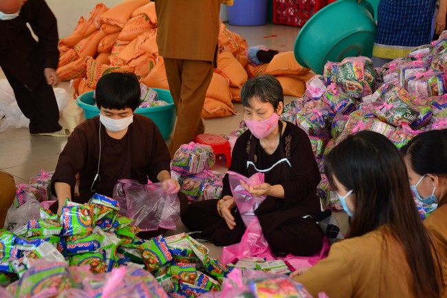 Continuing to support people in need in the Covid-19 pandemic of Hoang Phap Pagoda (series 2)